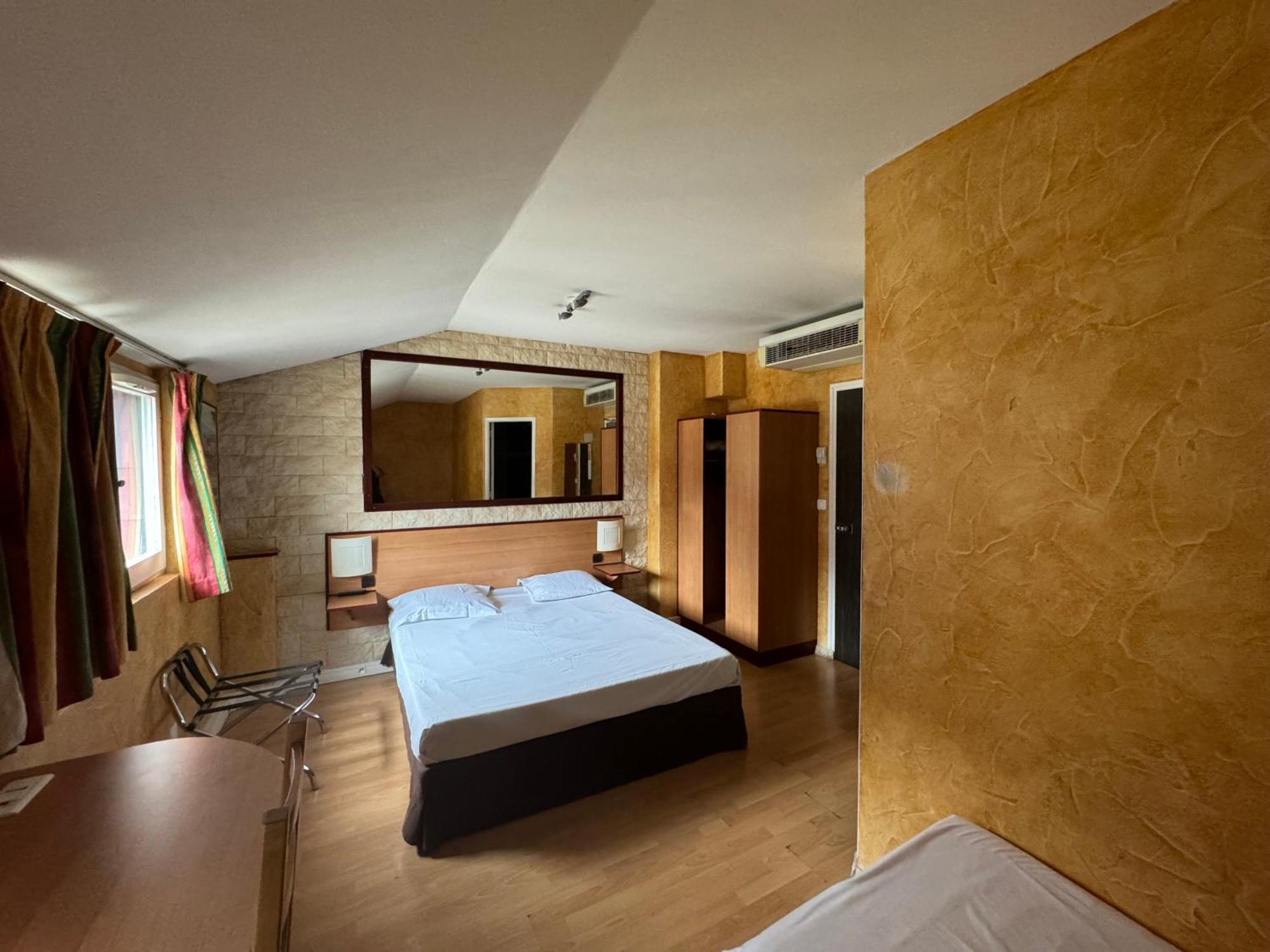 Hotel Bosquet Pau Centre - Self Check In Budget Hotel Exterior foto