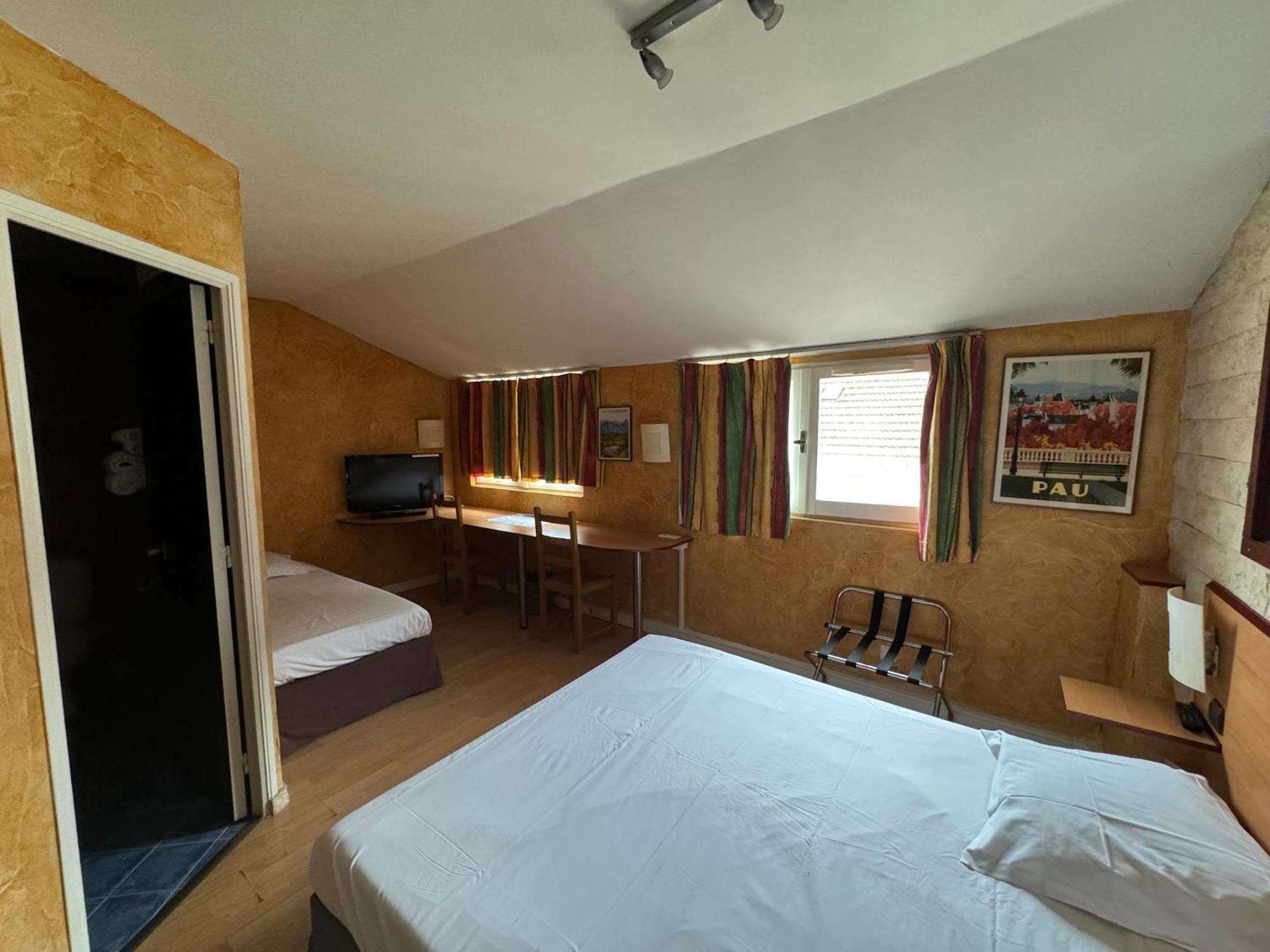 Hotel Bosquet Pau Centre - Self Check In Budget Hotel Exterior foto